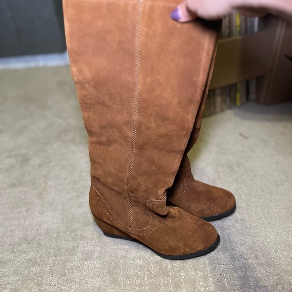 Merona brown suede boots size 8. They fall just below the knee in height. - Picture 3 of 12